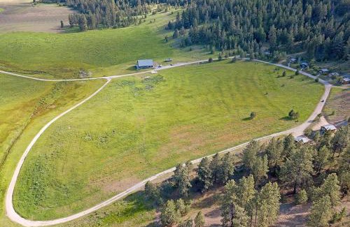 Oroville Apartment | Eagle's Roost Cabin - Eden Valley