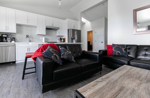 Colwood House | Eagle's View Penthouse: 180 degree unobstructed ocean and city views!