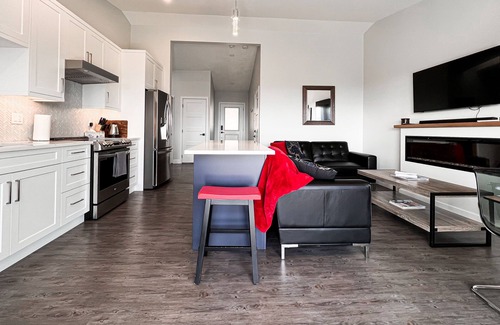 Colwood House | Eagle's View Penthouse: 180 degree unobstructed ocean and city views!
