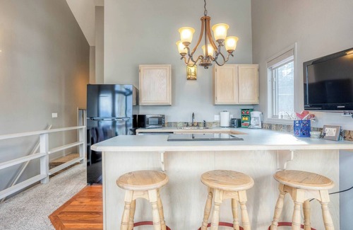 Lakeside Bed & Breakfast | Eagle View Apartment - Cozy Lakeside Retreat