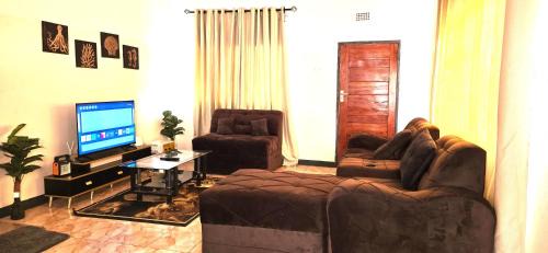 Livingstone Apartment | EAGLE WEAVERS NEST