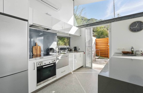 Eaglehawk Neck House | Eaglehawk Pavilions One – Coastal Retreat with Ocean Views