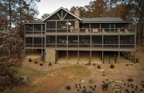 Mineral Bluff House | EAGLES CREST - Long Range Layered Mountain Views in peaceful neighborhood!