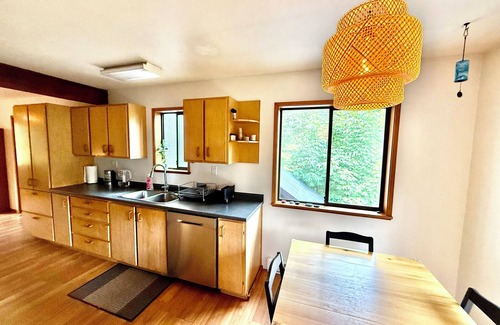 Upper Squamish Cabin | Eagles Nest - Epic Bluff-Top Cabin Squamish Valley