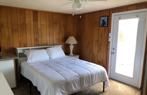 Oakhurst Cottage | EAGLES NEST - A 2br - 1 Ba Guesthouse 20 minutes from Yosemite National Park. .