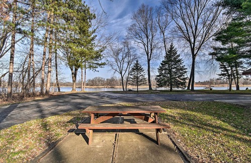 Baraboo Cottage | Eagles Nest - Baraboo Cabin on Wisconsin River!