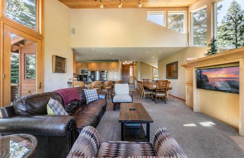 Alpine Meadows House | Eagles Nest by Tahoe Getaways - Pet Friendly with Hot Tub, Pool Table & Shuttle to Slopes