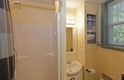 Beachwood-Bluffton House | Eagles Nest Carriage House In Bluffton on Mi Back Dune Lake