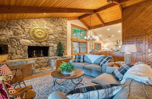 Waynesville Cabin | Eagles Nest Lodge- The Perfect Mountain Getaway