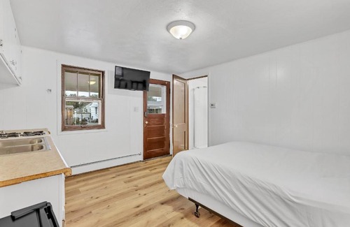 Escanaba Hotel | Eagles Nest Motel Unit 3