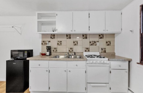 Escanaba Hotel | Eagles Nest Motel Unit 3