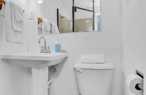 Escanaba Hotel | Eagles Nest Motel Unit 6