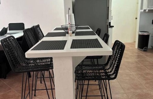 Albion House | "Eagles Nest Villa 4 BDRM HOUSE" AC & Tv ALL roomsnn