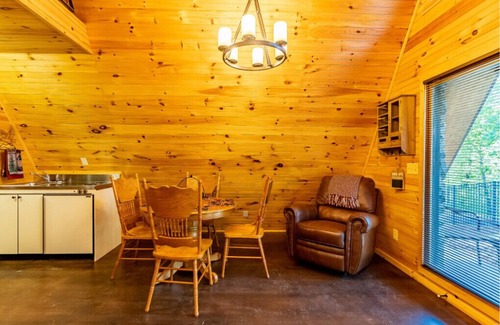 Dawson Cabin | Eagles Rest Cabin w/Hot Tub - Sleeps 6