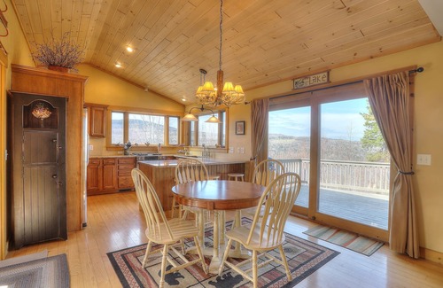 Rangeley Cabin | Eagles Rest - If you are looking for stunning mountain and lake views, this is the cabin for you