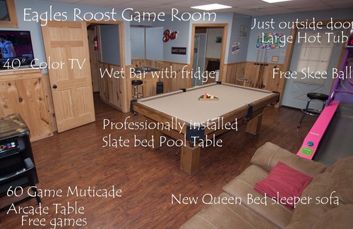 Pigeon Forge Cabin | Eagles Roost } 2 minutes off Parkway / Hot Tub / Skee Ball / Pool Table