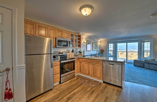 Ocean Shores Condo | ‘Eagles View’ Condo in Ocean Shores w/3 Balconies