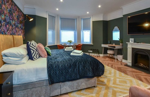West Cliff Apartment | Eaglescliffe Apt an elegant gem next to the beach