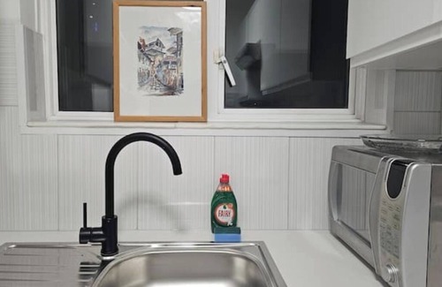 Mapesbury Apartment | Earl's Court 2 bed Terrace Flat