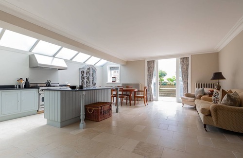West Kensington Apartment | Earl's Court Square XI by onefinestay