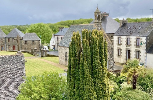 Plufur House | Early 18th century presbytery 10 minutes from the beach and TGV train station