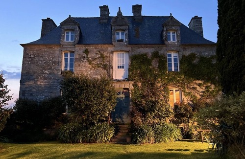Plufur House | Early 18th century presbytery 10 minutes from the beach and TGV train station