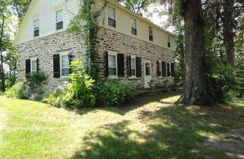 Kerhonkson House | Early 18th Century Stone House Getaway
