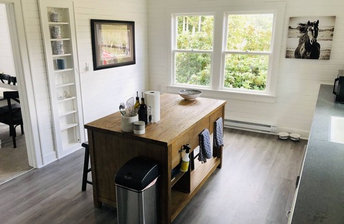 Snohomish House | Early 1900s Countryside Farm Stay