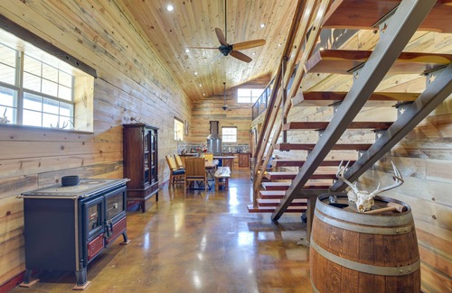 Early Cabin | Early Cabin w/Deck ~ 20 Mi to Lake Brownwood!