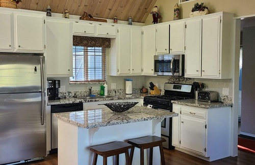 Lake Arrowhead House | Early check-in + late check-out = more mountain fun!