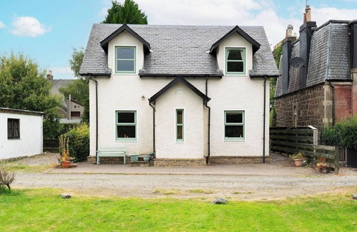 Comrie Cottage | Earnside Cottage - 3 Bed Family Retreat