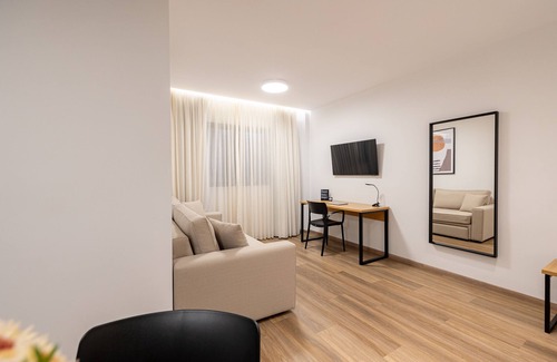 Nea Smirni House | Earos Urban Living