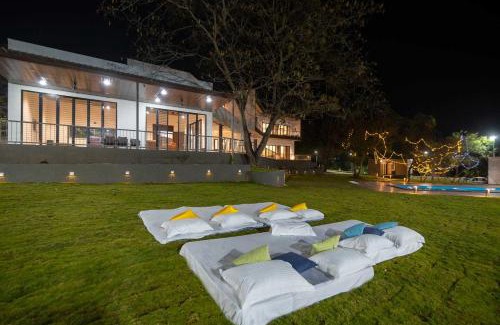 Rajgurunagar Villa | Earth Song by StayVista - Boasting an Open theatre, Games, Spacious lawn, Swimming pool & Conference room