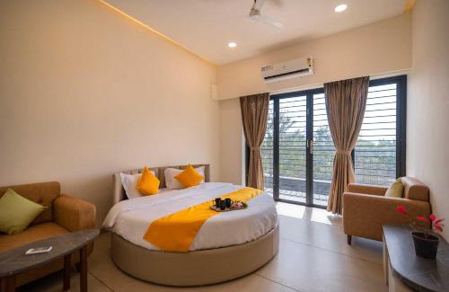 Rajgurunagar Villa | Earth Song by StayVista - Boasting an Open theatre, Games, Spacious lawn, Swimming pool & Conference room