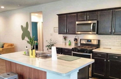 Montgomery County House | Earthy 3 Bedroom Oasis with Community Pool, Near Adventure Park