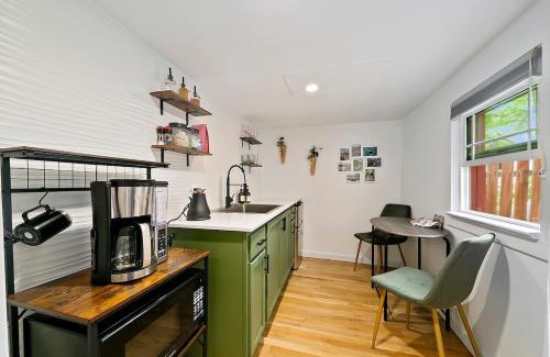 Depot Bench Apartment | Earthy Pearl 1 Bedroom Suite at the Boise Depot