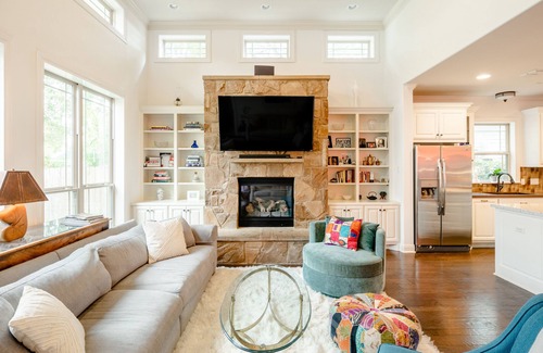 Holly House | East ATX Luxury Home + Saltwater Pool + Near Downtown + on Lady Bird Lake Trail