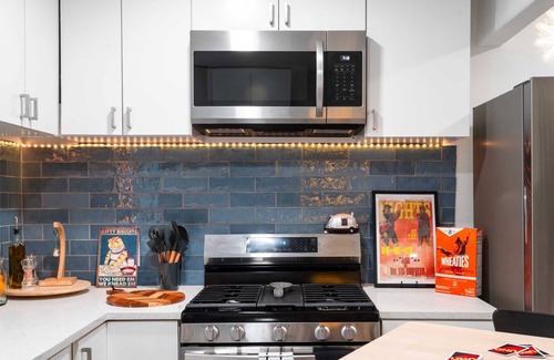 East Cesar Chavez House | East Austin Bungalow w BBQ, Firepit, Fun Yard