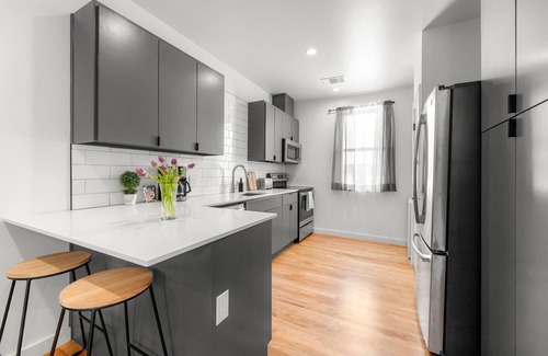 East Cesar Chavez Apartment | East Austin Condo - 2 Bedrooms & Parking