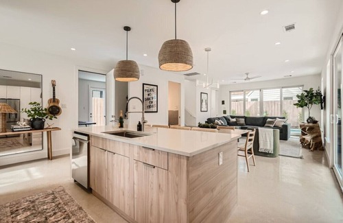 East Cesar Chavez House | East Austin Dream Home + Pool + Close to Rainey Street