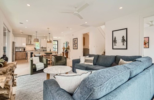 East Cesar Chavez House | East Austin Dream Home + Pool + Close to Rainey Street