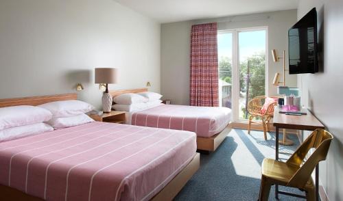 East Cesar Chavez Hotel | East Austin Hotel