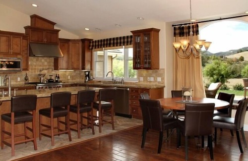 San Luis Obispo House | East Avila Beach! LARGE, LUXURIOUS & WELL EQUIPPED IN FABULOUS LOCATION