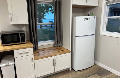 Acme Cottage | East Bay Getaway Cottage - Minutes away from Downtown Traverse City & Horse Show