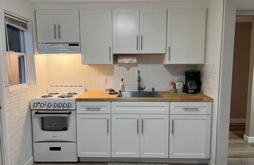 Acme Cottage | East Bay Getaway Cottage - Minutes away from Downtown Traverse City & Horse Show