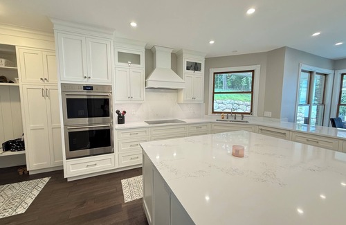 Williamsburg House | East Bay, Lake Michigan Home (30 day minimum)