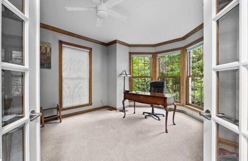 Williamsburg House | East Bay, Lake Michigan Home (30 day minimum)