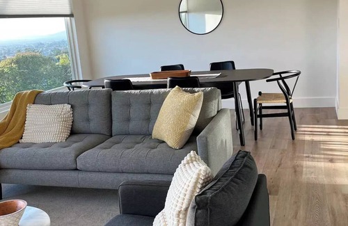 El Cerrito House | East Bay Mira Vista Retreat