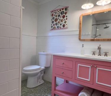 Parker House | East Bay Pearl Cottage