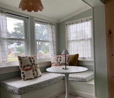 Parker House | East Bay Pearl Cottage
